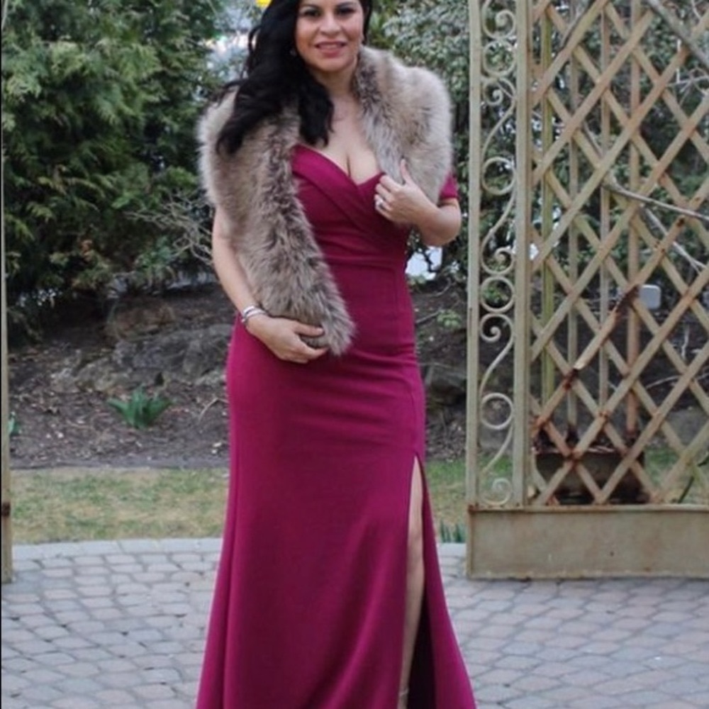 Lulu’s Long Gown off shoulder style with thigh slit